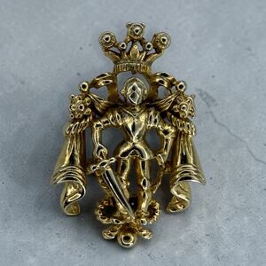Vintage Coro Knight Figural Heraldic Brooch Crown Medieval Renaissance Gold Tone
